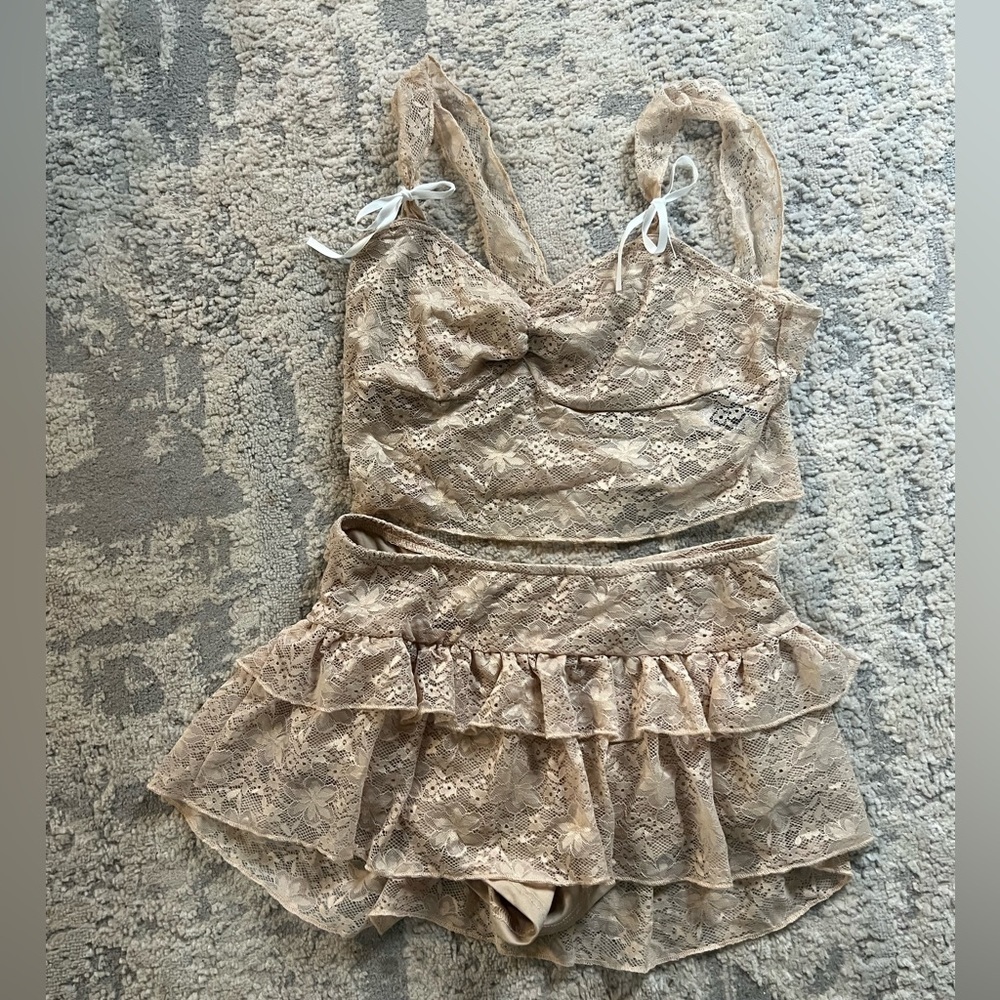 Top and tank in lace with bonus khaki skirt! Large but short!